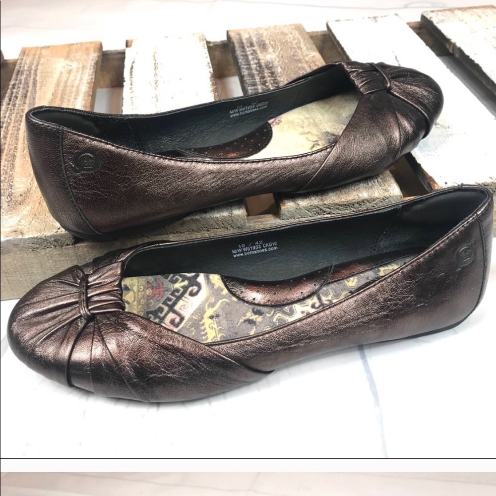Born metallic flats